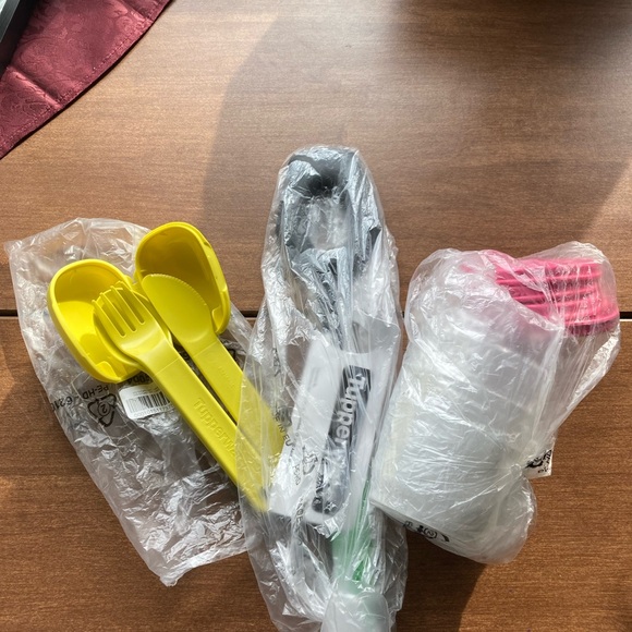 Tupperware Bundle New FlowThrough mixing spoon 4 small containers set of Cutlery - Picture 1 of 5